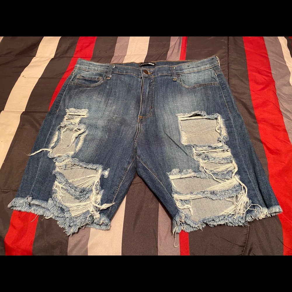 Bermuda high waisted ripped shorts